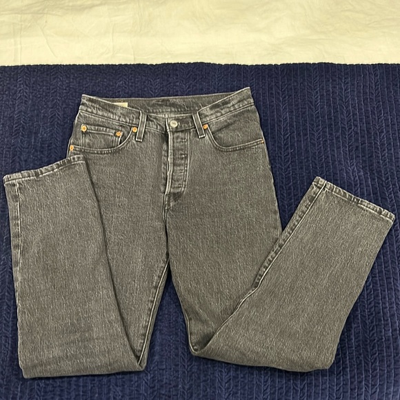 Levi’s 501 cropped Jean - Picture 1 of 5